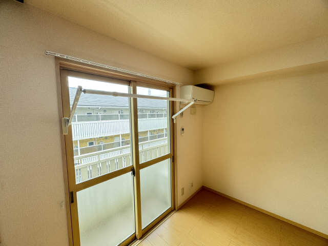 エアコン　室内物干し